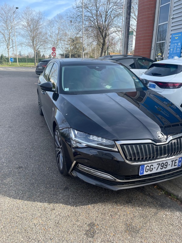 réserver chauffeur Vtc skoda superbe en région PACA