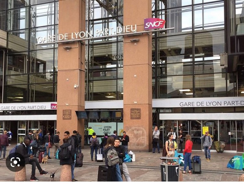 Transfert VTC longue distance de Toulon en direction de gare de Lyon part dieu